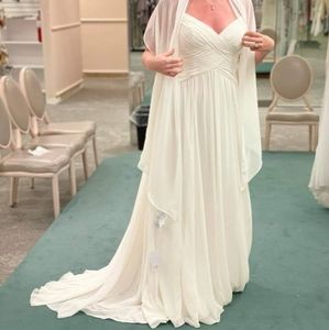 Davids Bridal elegant, simple Wedding dress. Size 12, Ivory White